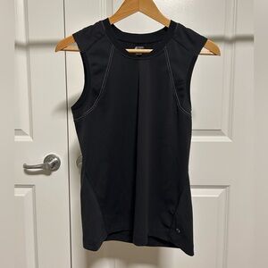 MEC Black Sleeveless Women's Athletic Top With Contrast Stitch